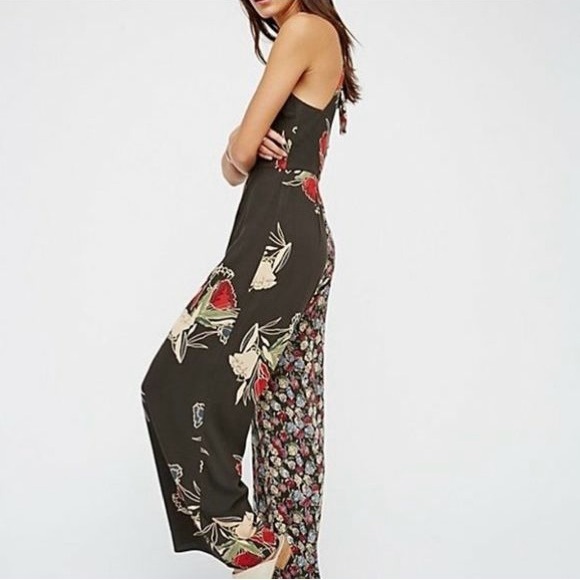 FREE PEOPLE Floral Halter Neck Jumpsuit Size 2 - Picture 12 of 12
